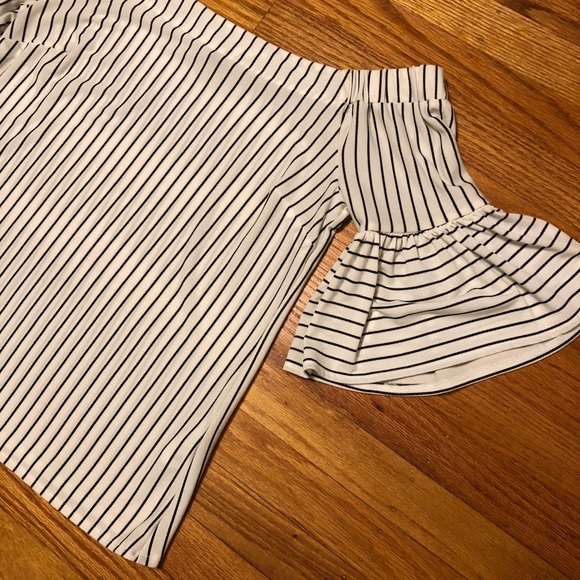 Banana Republic Off the Shoulder pin striped top - Picture 2 of 4